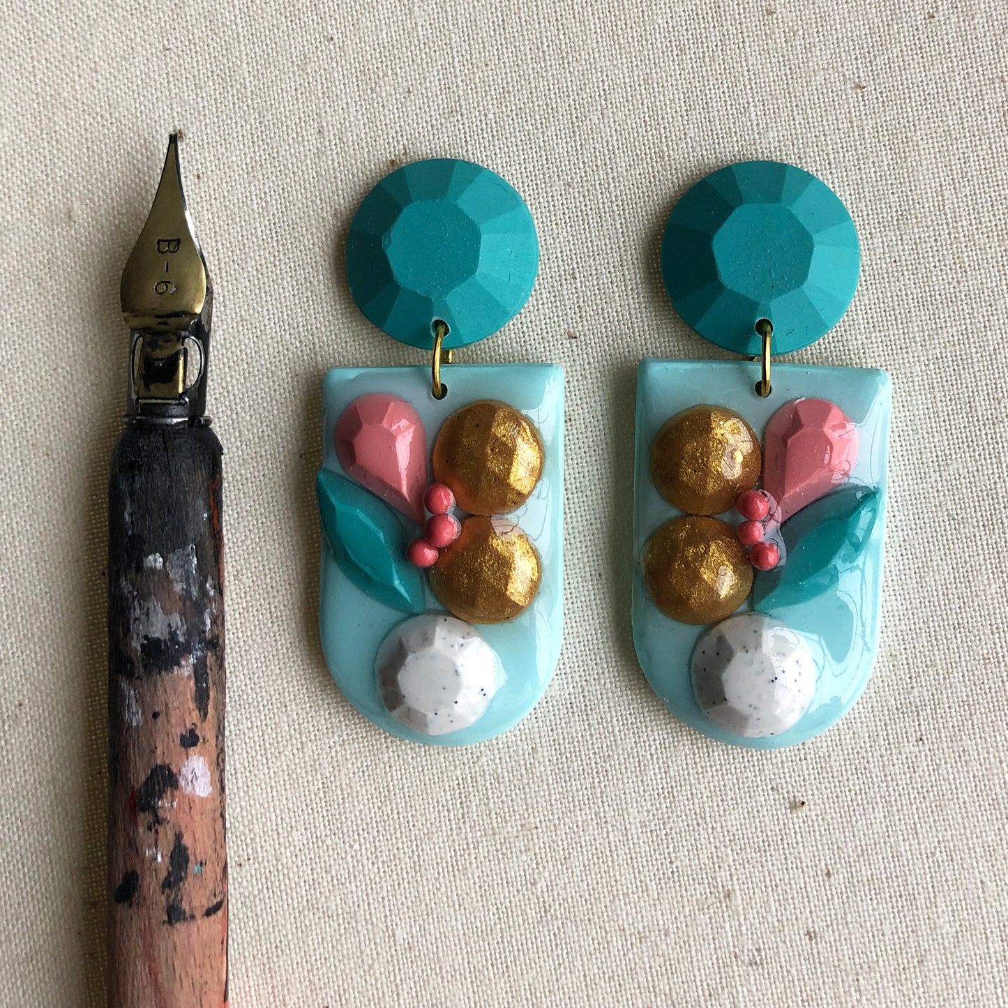 Gem dangle earring