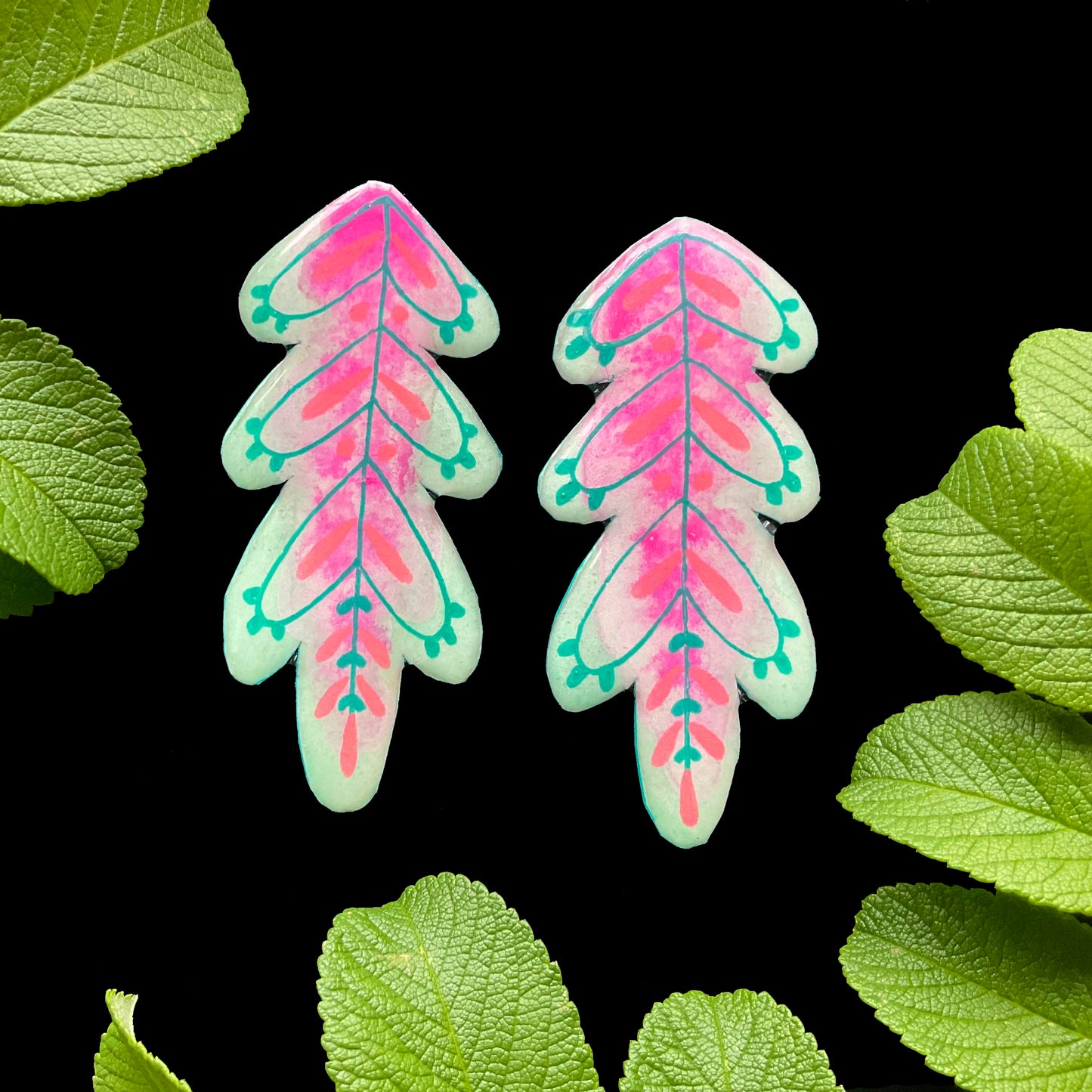 Leaf stud earring